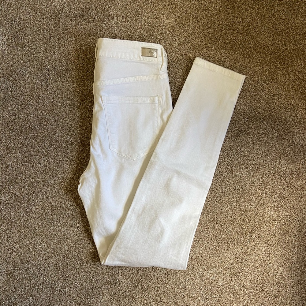 White distressed jeans